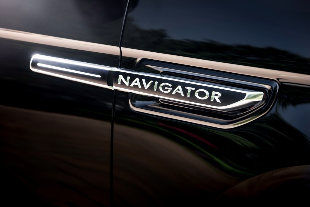 Lincoln Navigator L photo 13