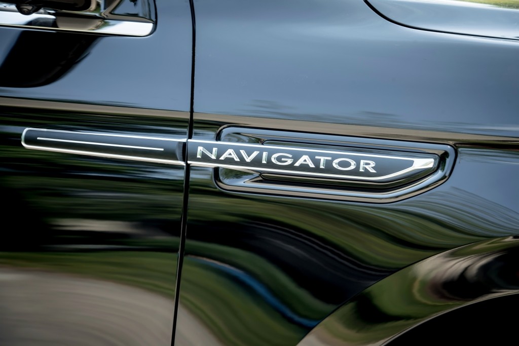 Lincoln Navigator L photo 18