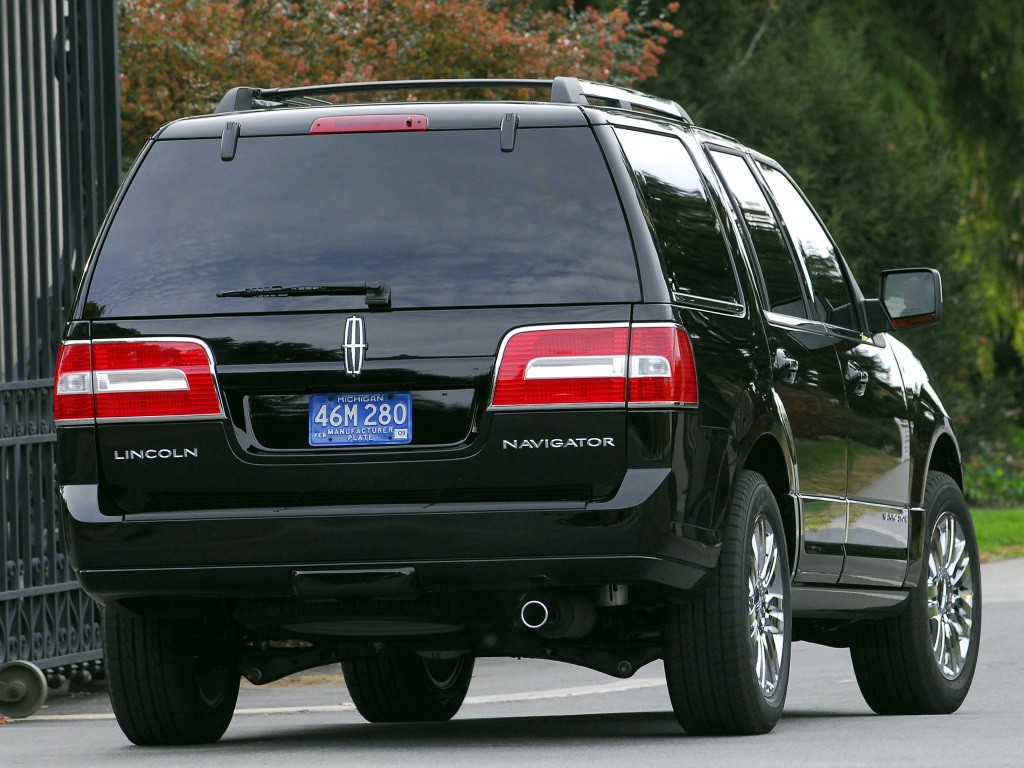 Lincoln Navigator photo 16