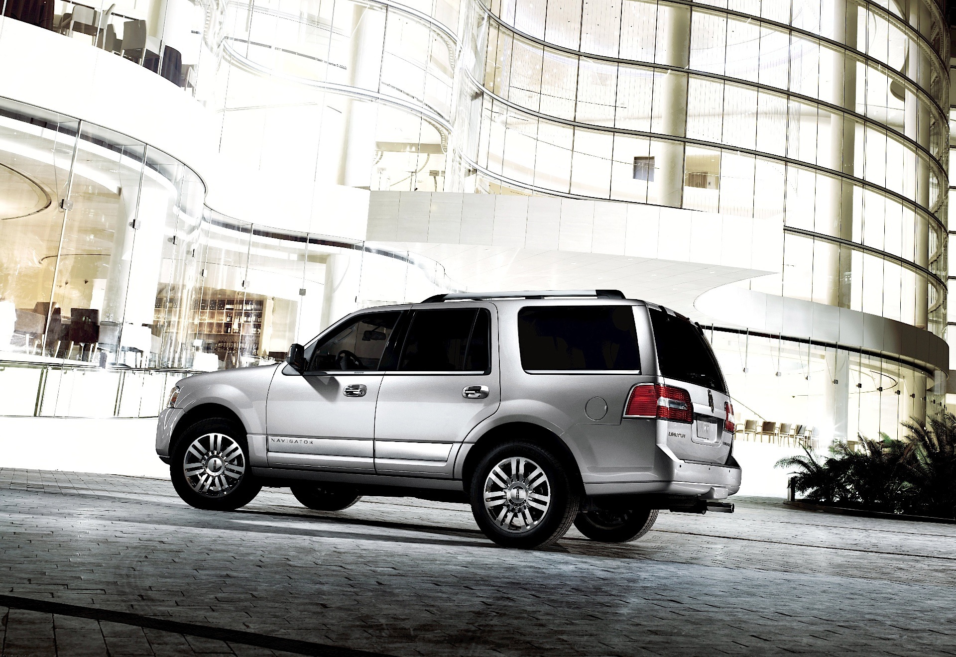 Lincoln Navigator photo 8