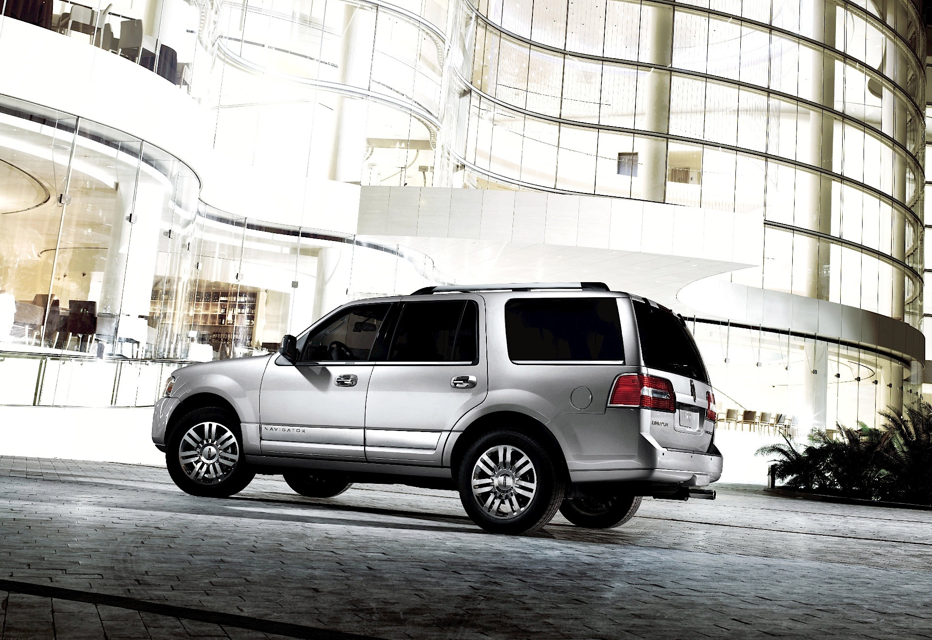 Lincoln Navigator photo 14