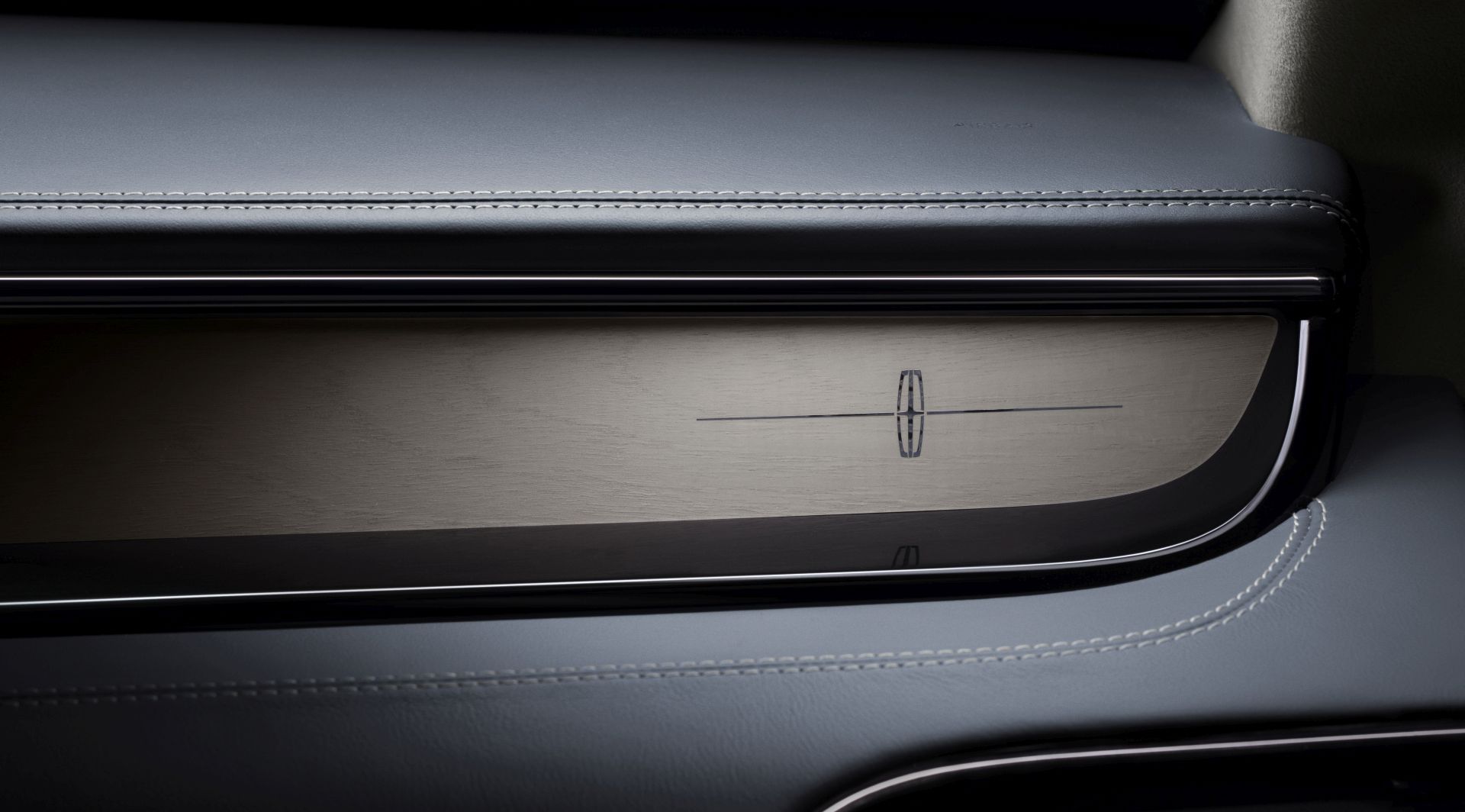 Lincoln Navigator photo 54