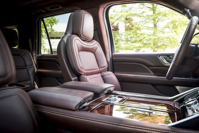Lincoln Navigator photo 64