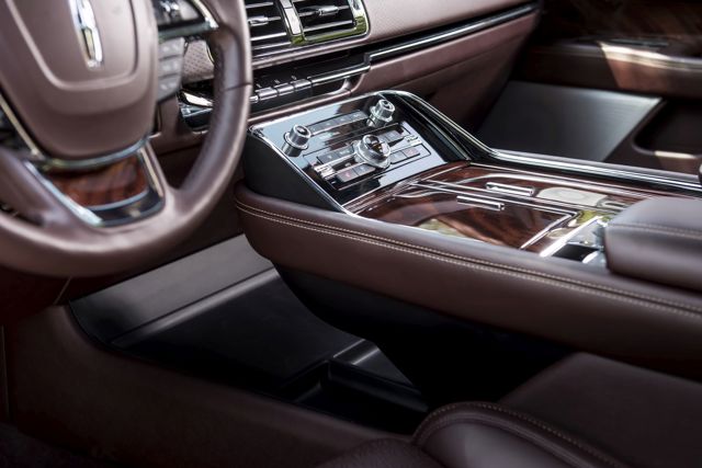 Lincoln Navigator photo 65