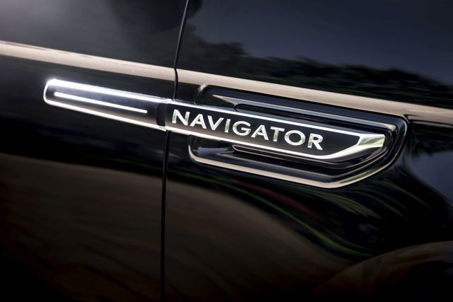 Lincoln Navigator photo 76