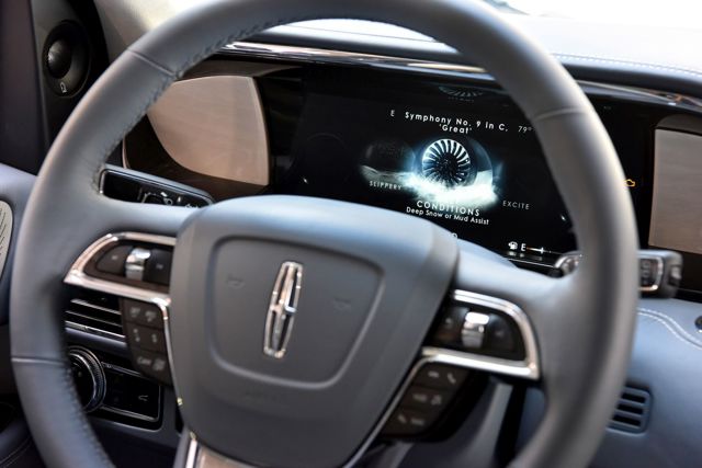 Lincoln Navigator photo 82