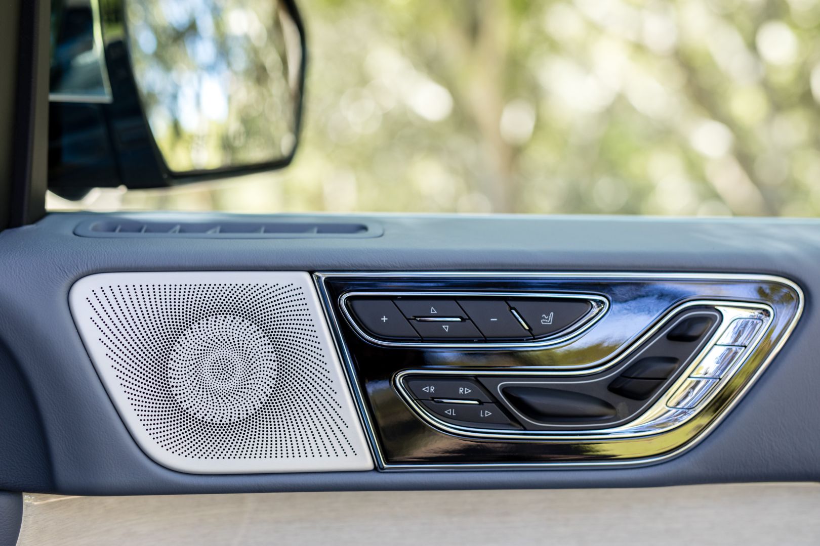 Lincoln Navigator photo 83