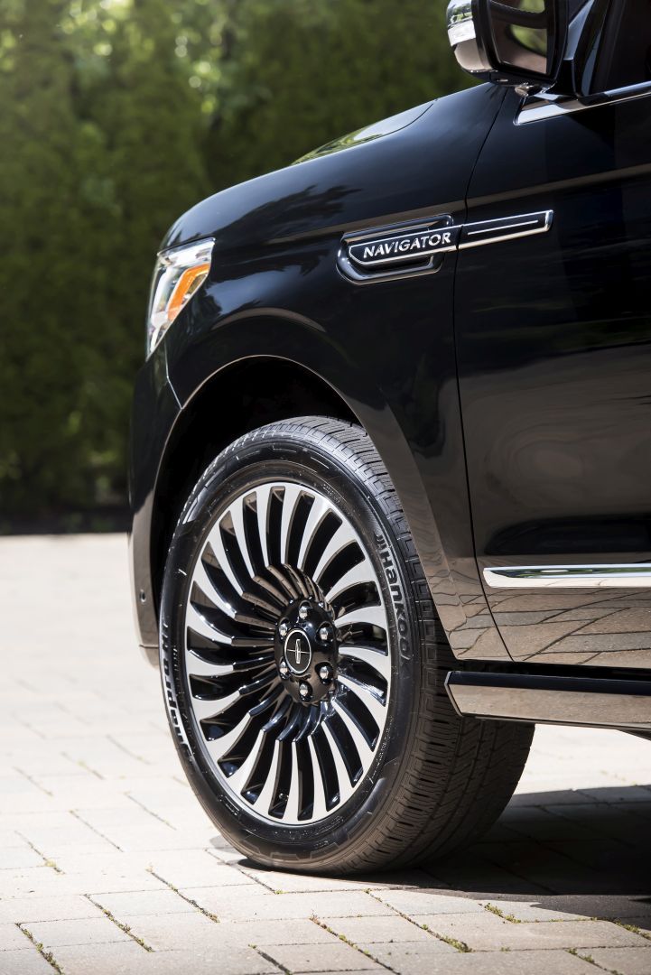 Lincoln Navigator photo 27