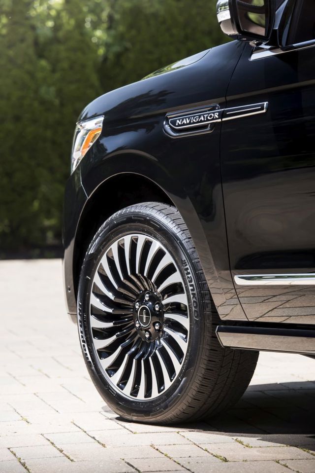 Lincoln Navigator photo 27