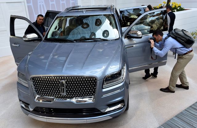 Lincoln Navigator photo 33