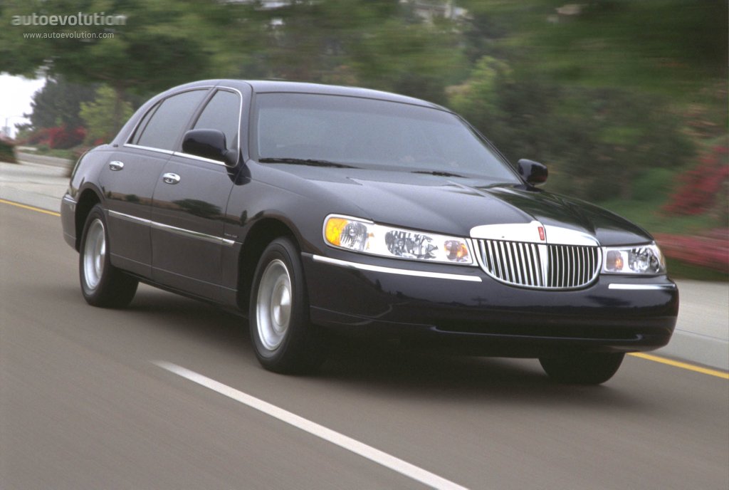 LINCOLN Town Car