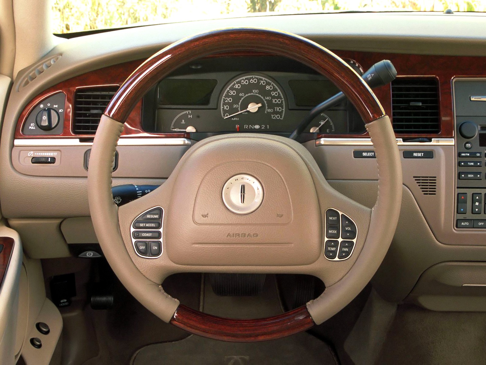 Lincoln Town Car photo 51