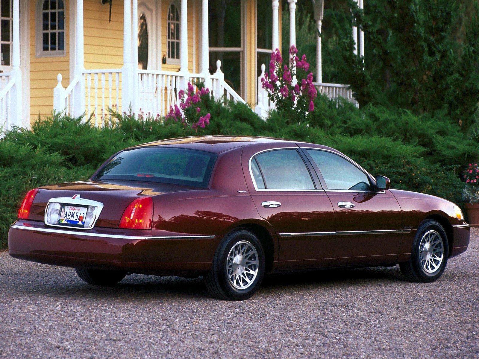 Lincoln Town Car photo 23