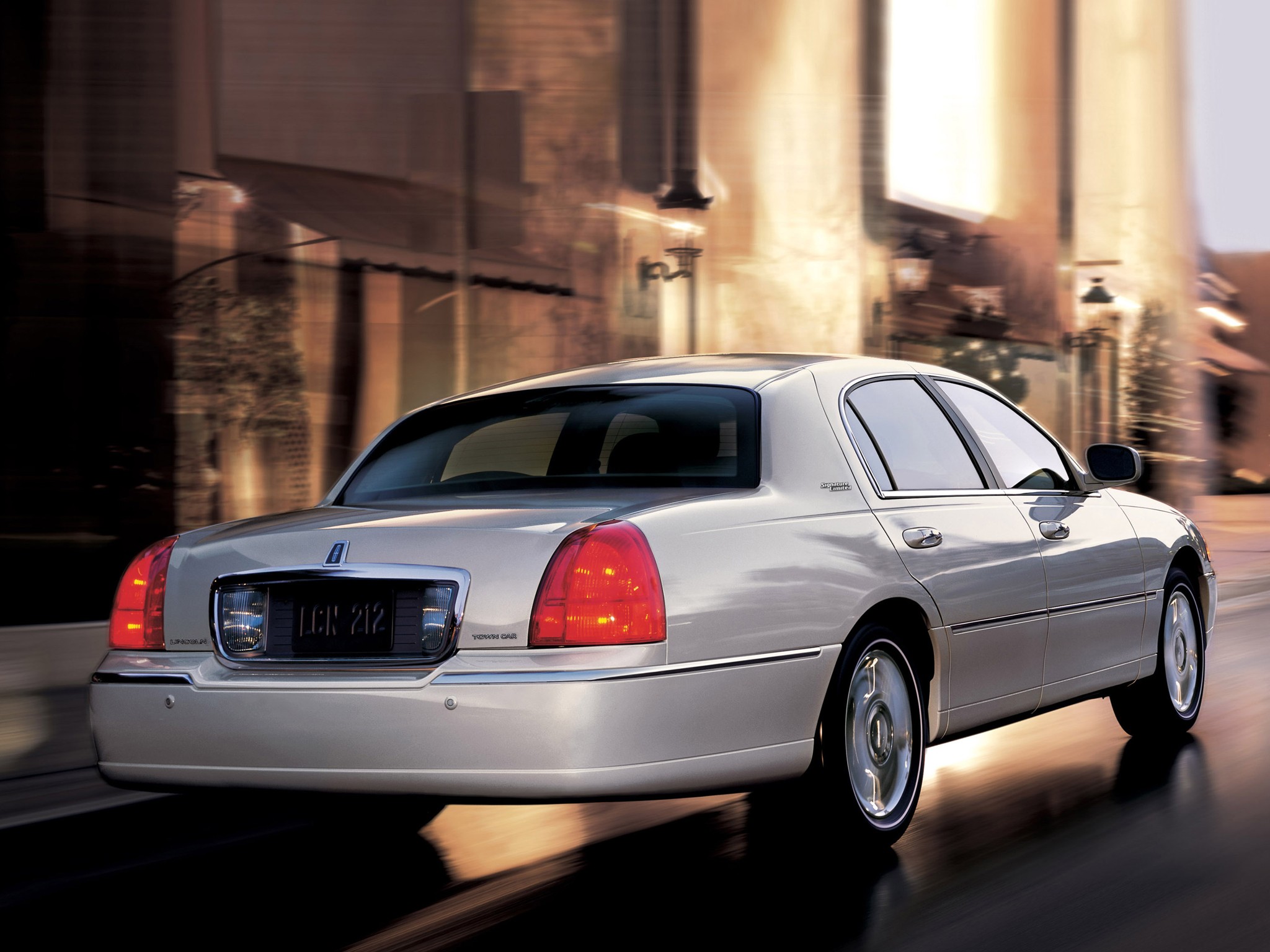 Lincoln Town Car photo 40