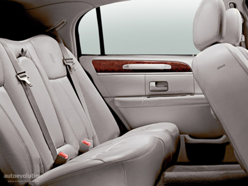 Lincoln Town Car photo 47