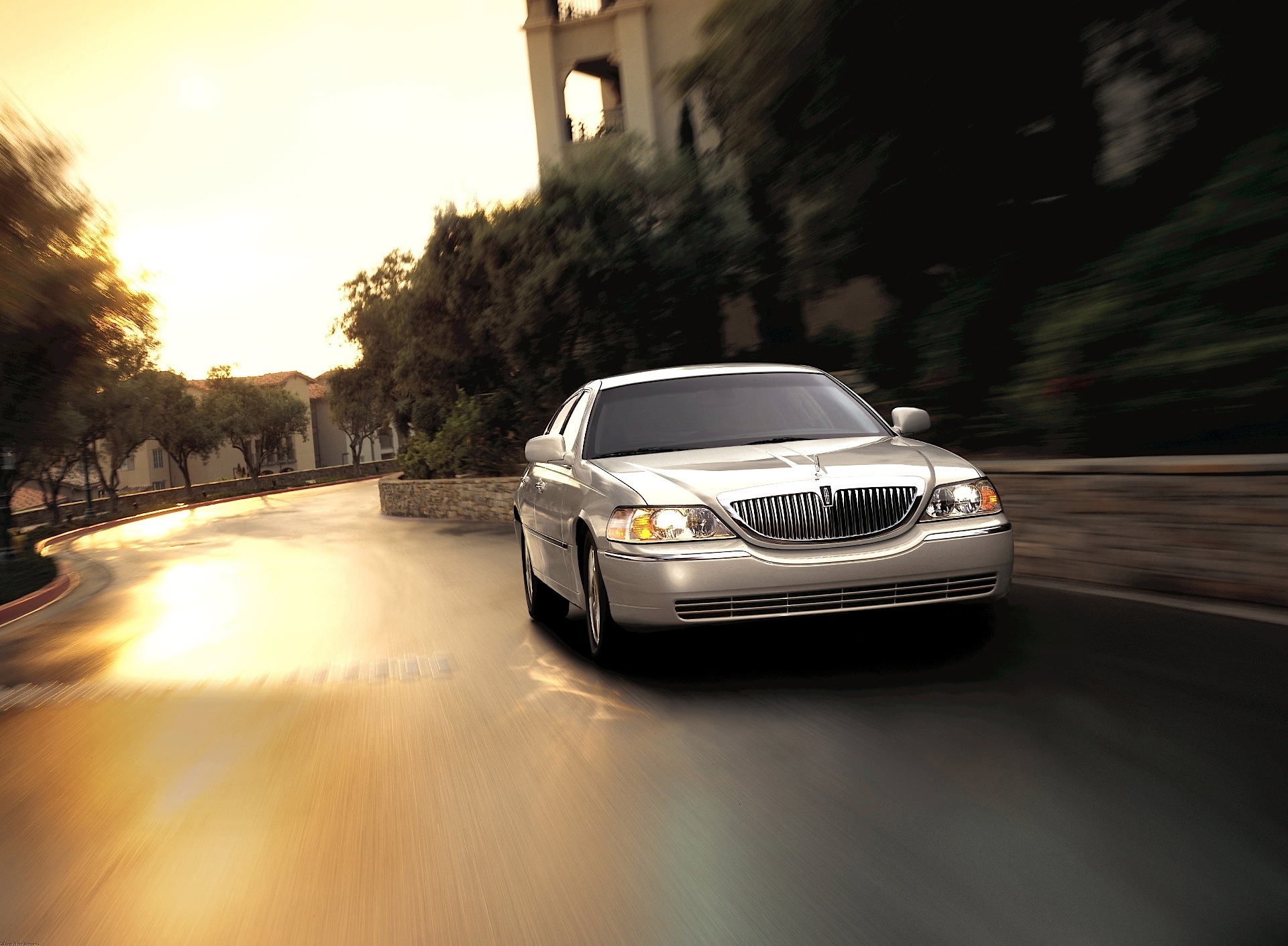Lincoln Town Car photo 11