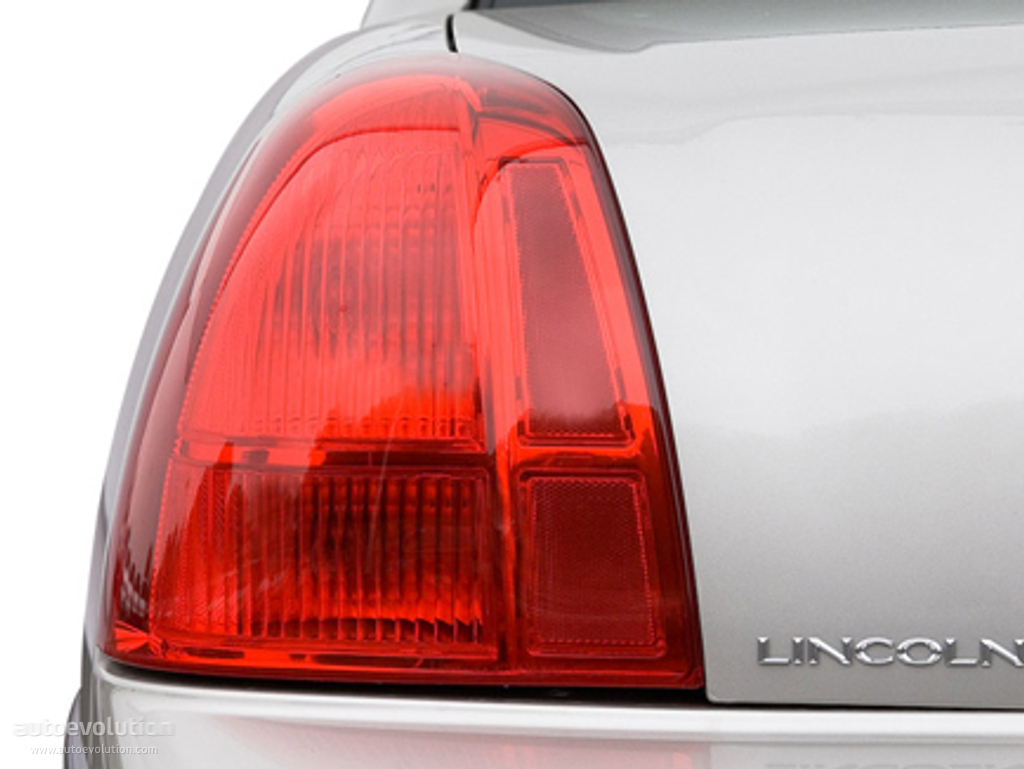 Lincoln Town Car photo 6