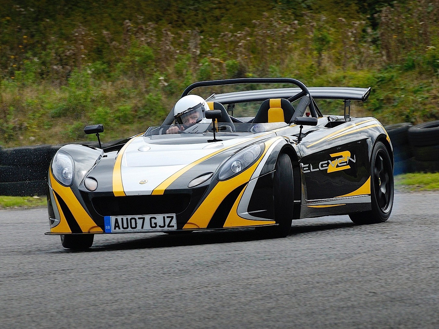 Lotus 2 Eleven photo 6