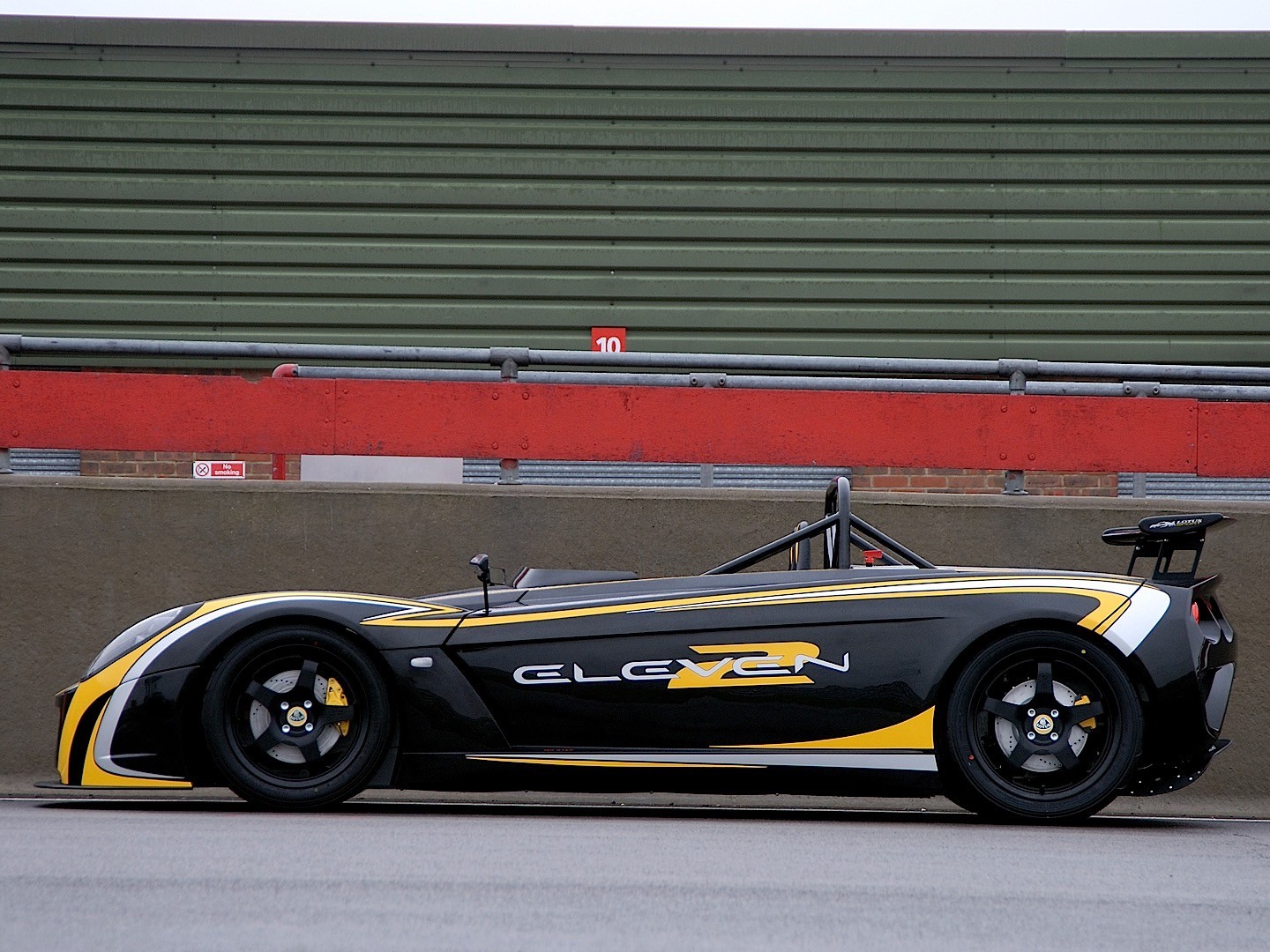 Lotus 2 Eleven photo 10