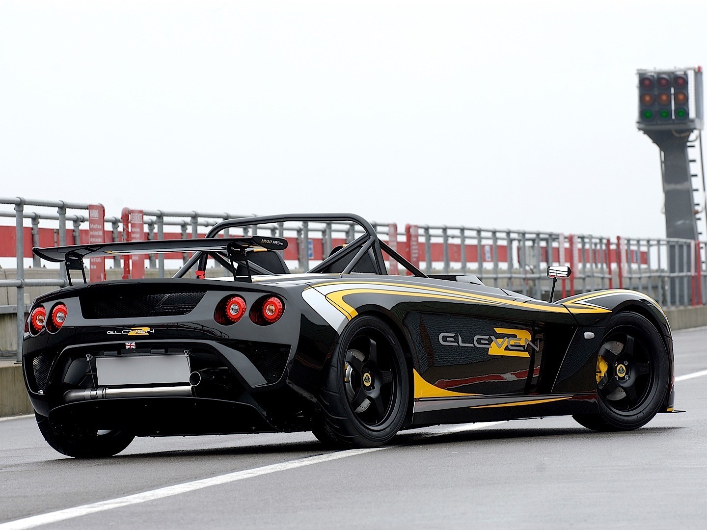 Lotus 2 Eleven photo 17