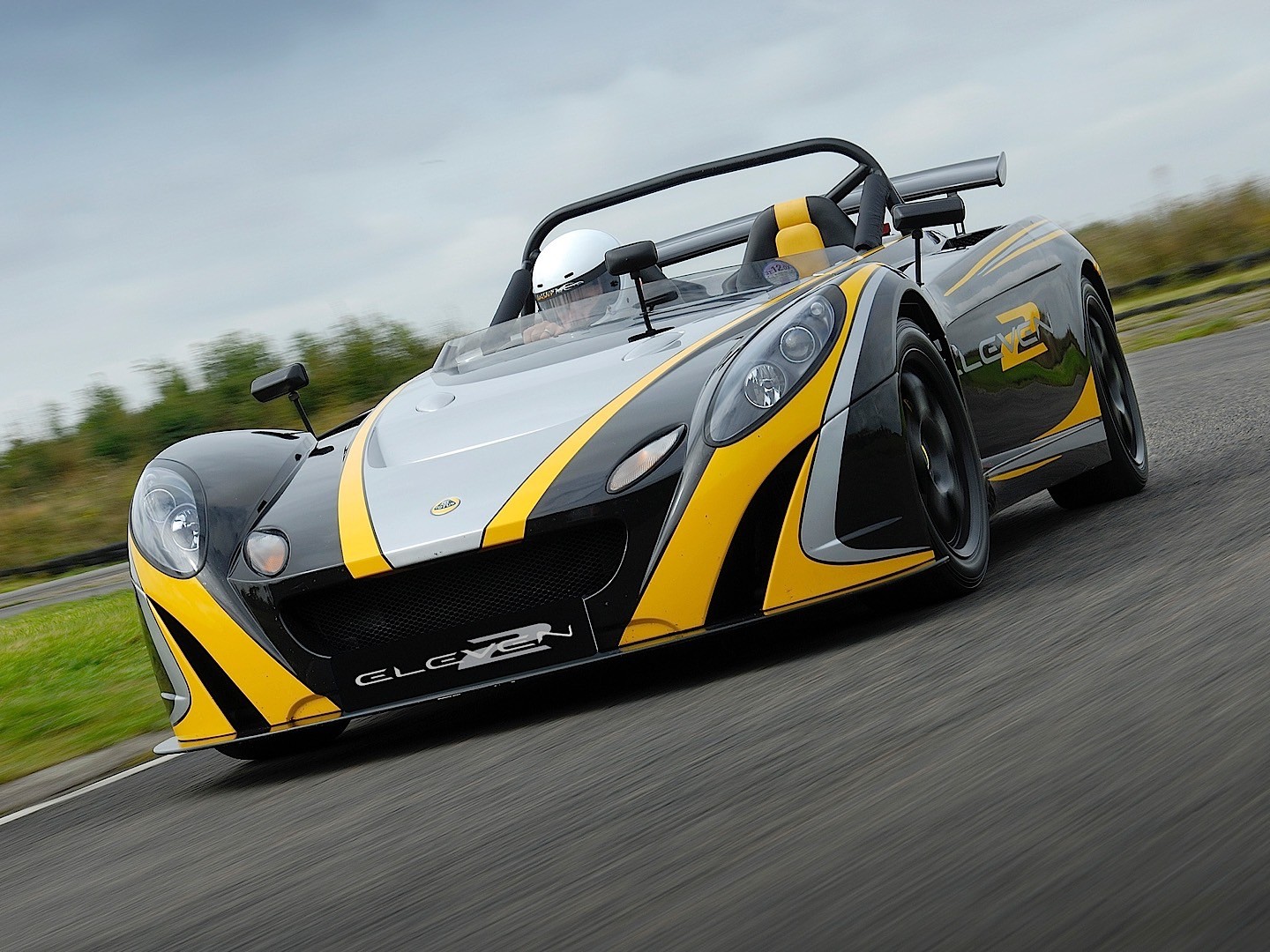 Lotus 2 Eleven photo 22