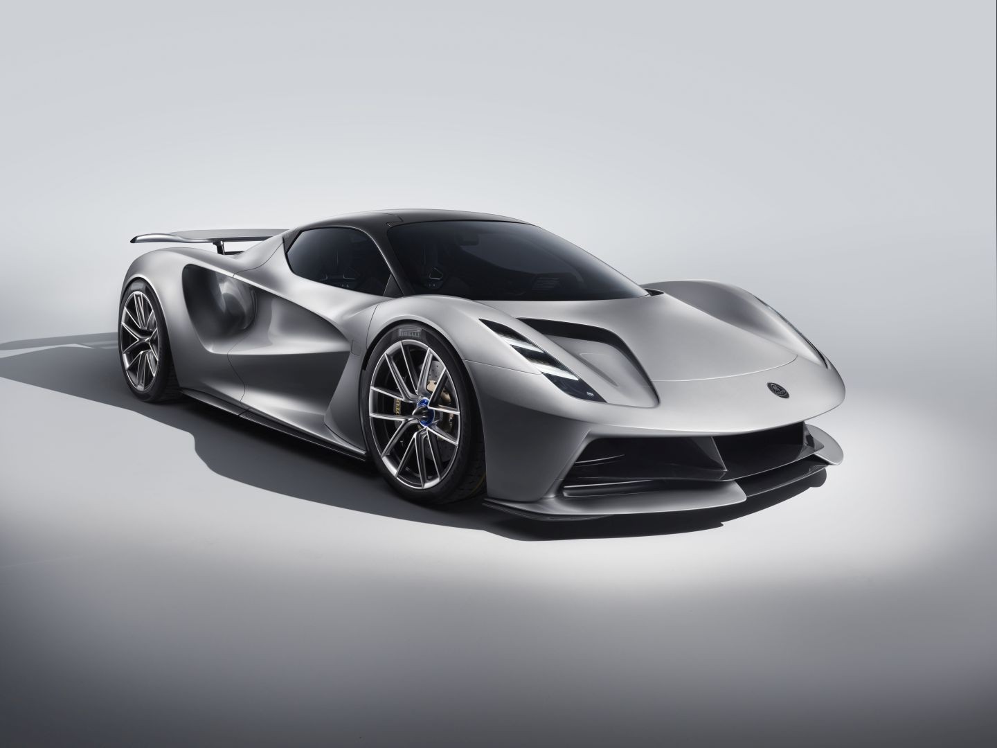 Lotus Evija photo 3