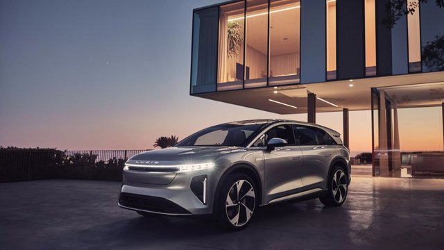 Lucid Motors Gravity photo 2