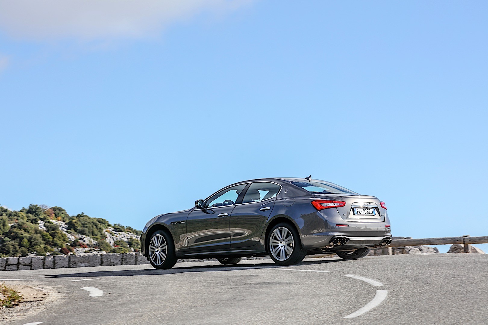 Maserati Ghibli photo 16