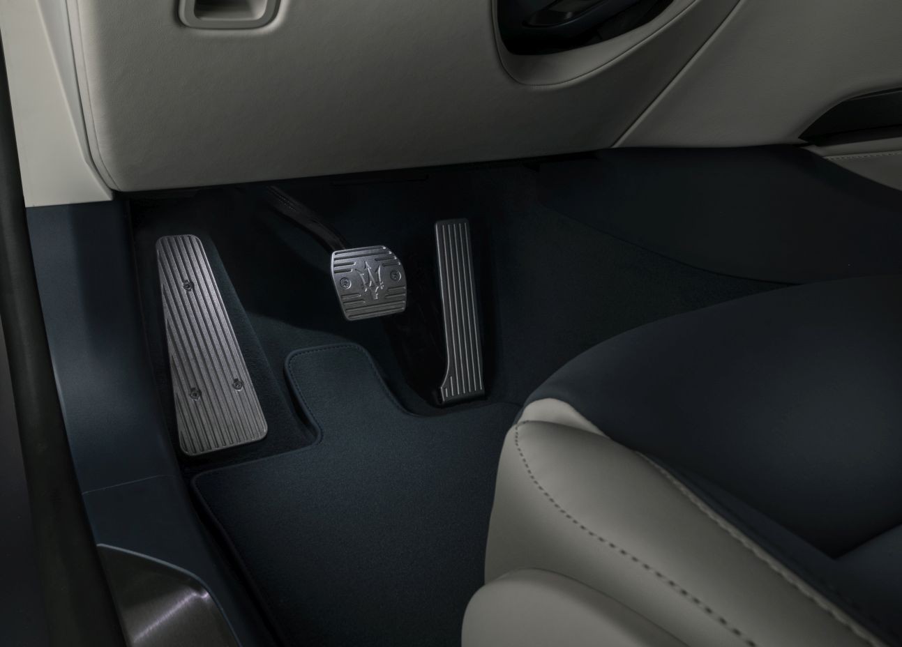 Maserati Granturismo photo 26