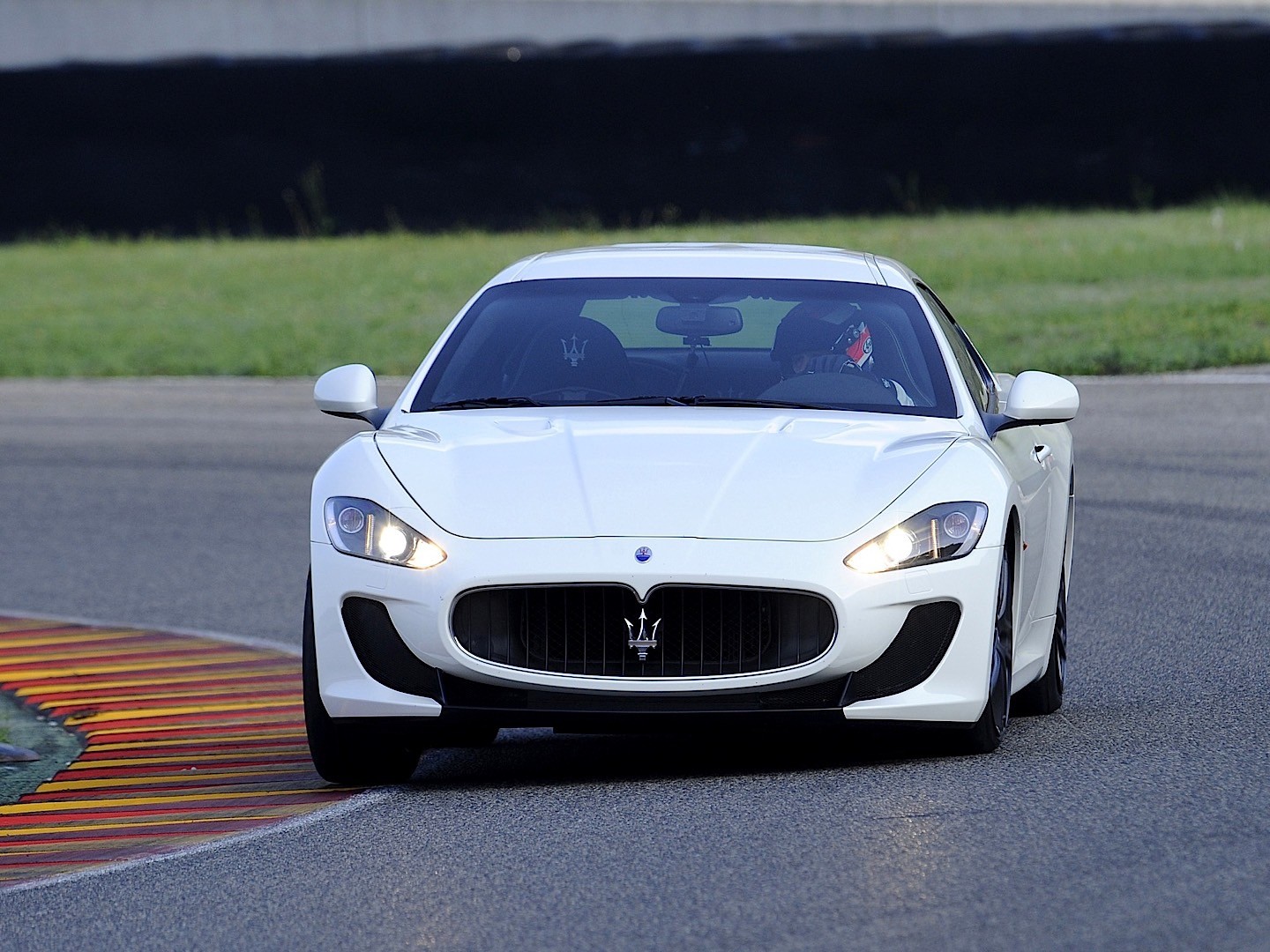 Maserati Granturismo photo 12