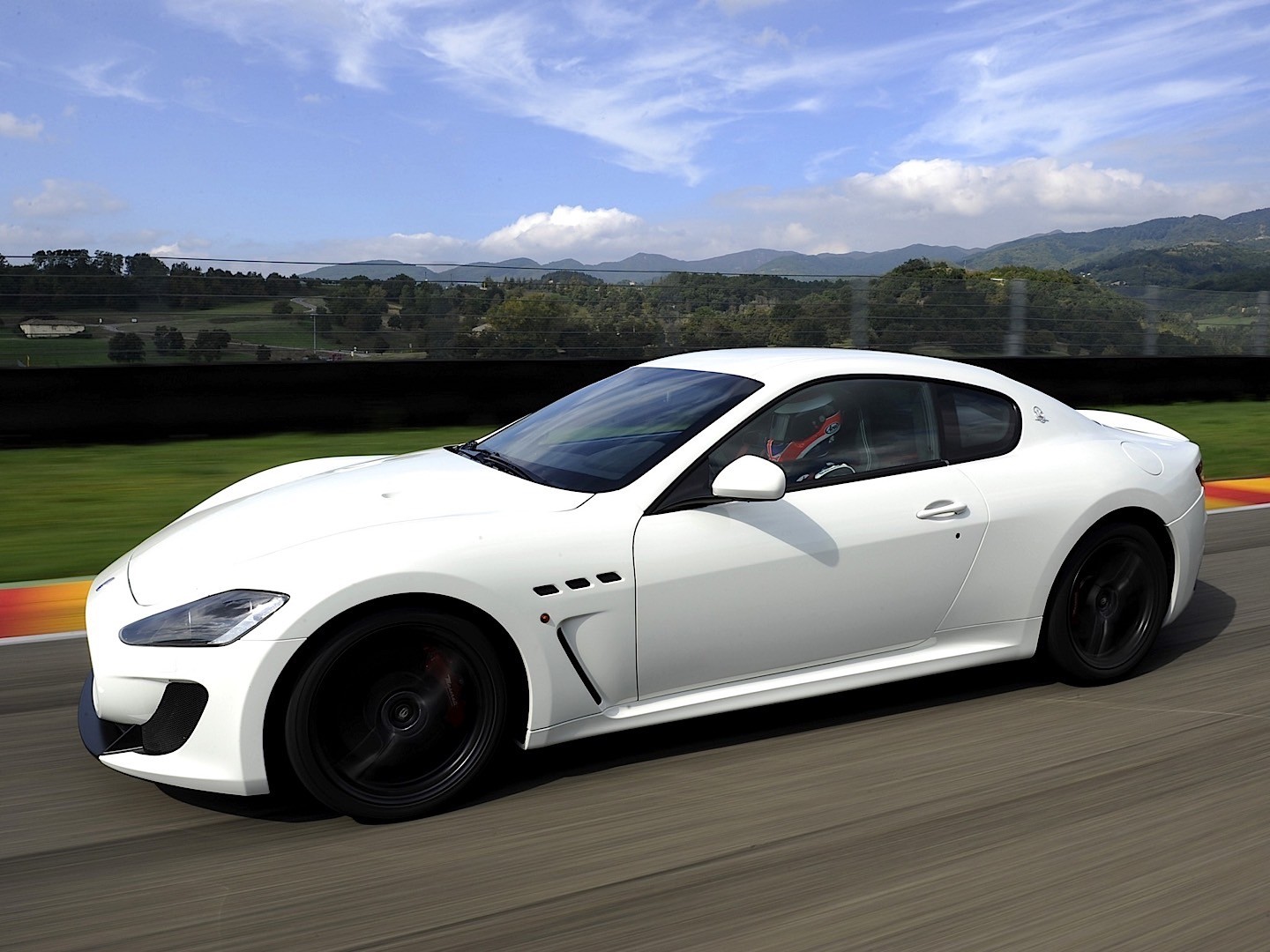 Maserati Granturismo photo 24