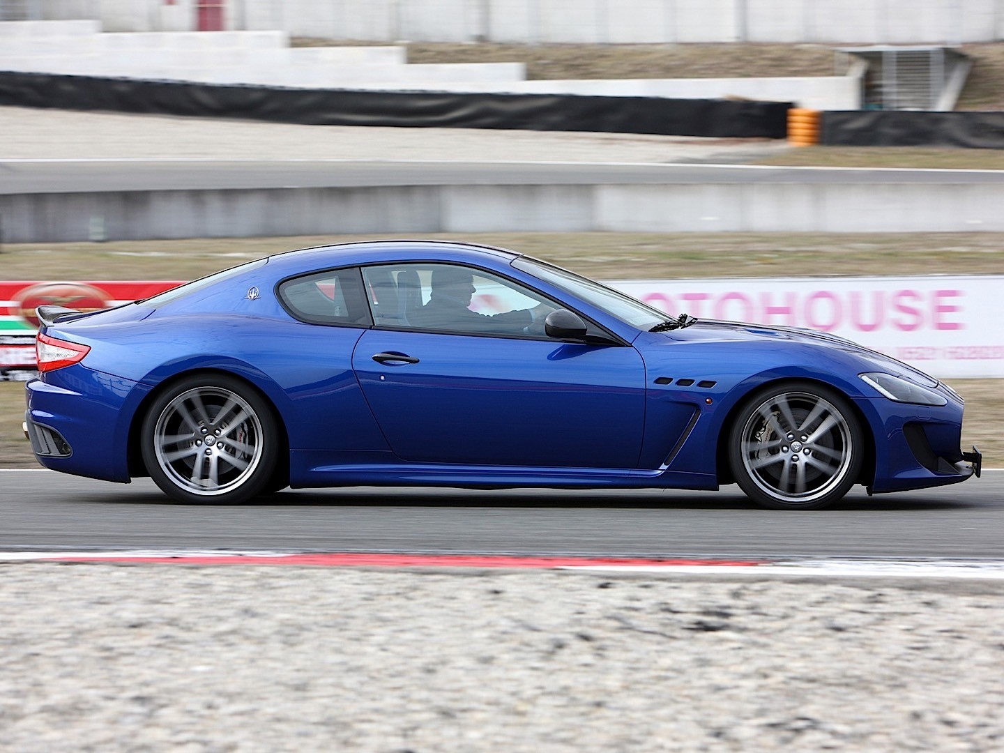 Maserati Granturismo photo 31