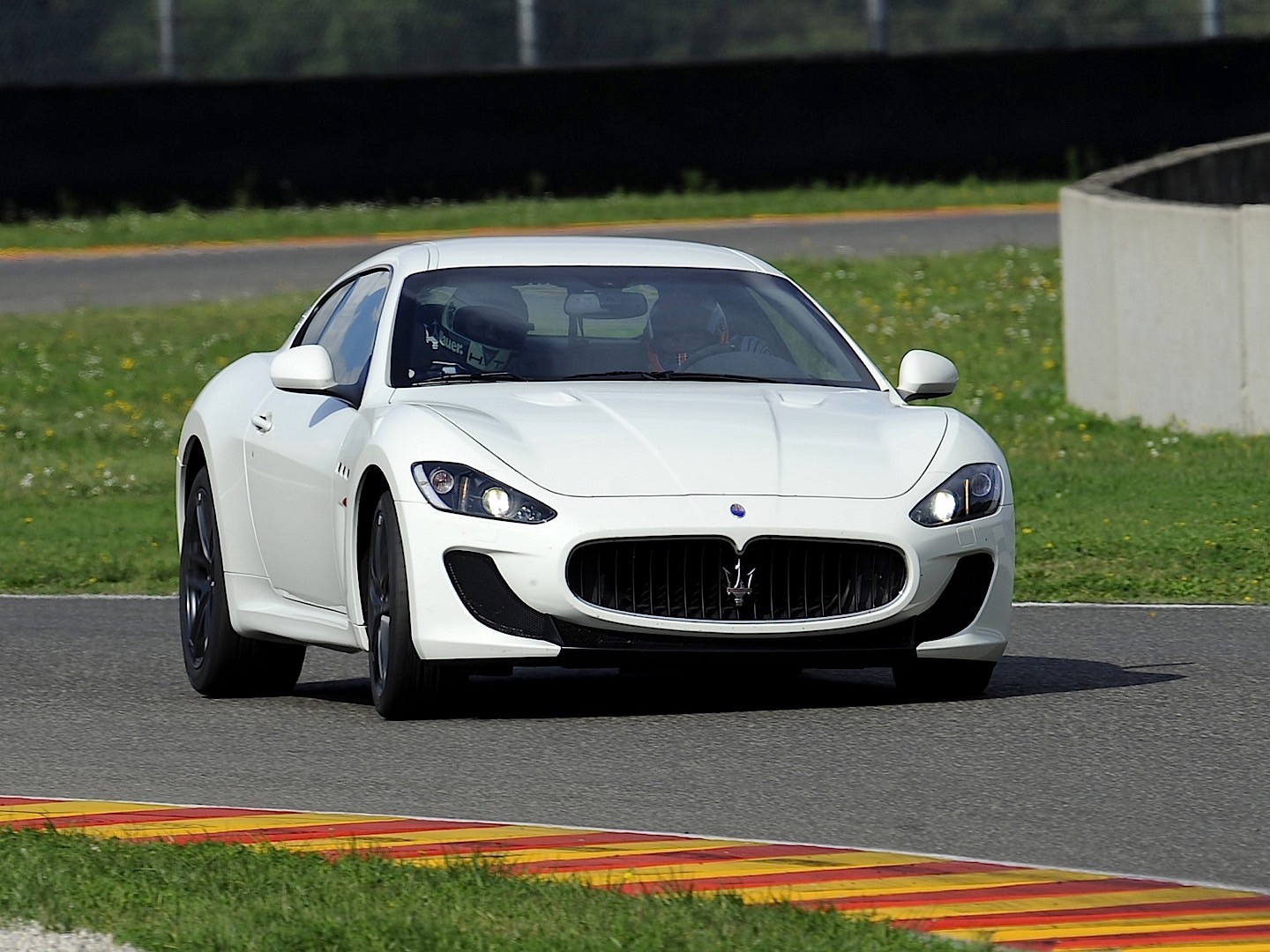 Maserati Granturismo photo 35