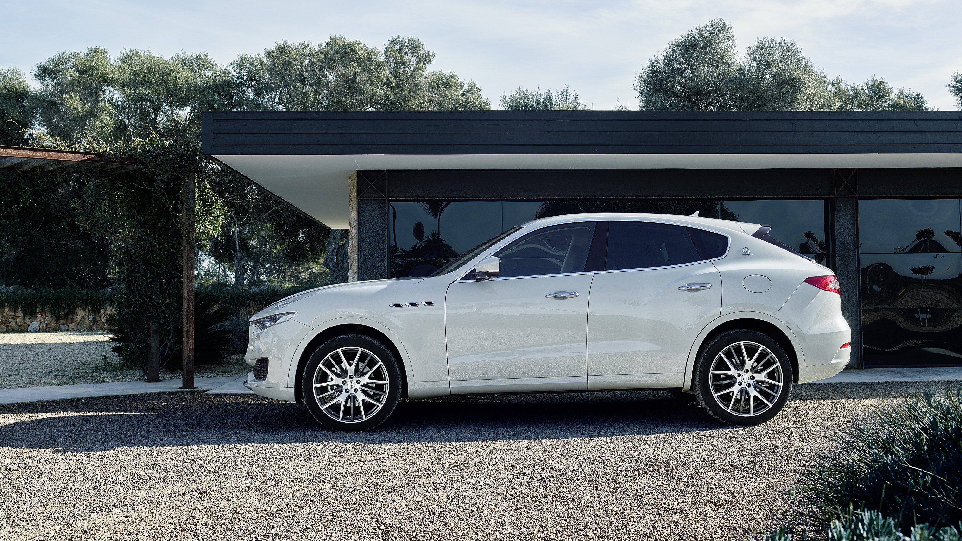 Maserati Levante photo 10