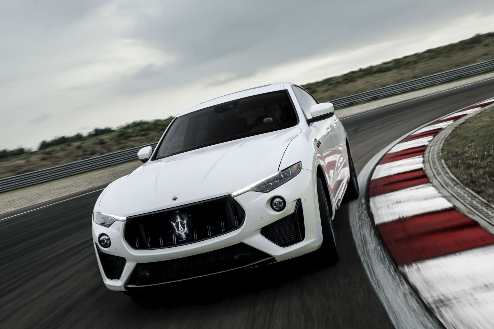 Maserati Levante photo 8