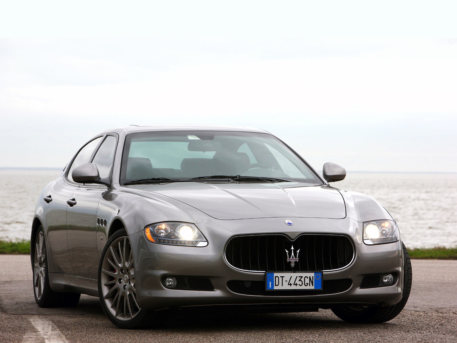 Maserati Quattroporte Sport Gt S photo 14