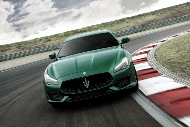Maserati Quattroporte photo 9