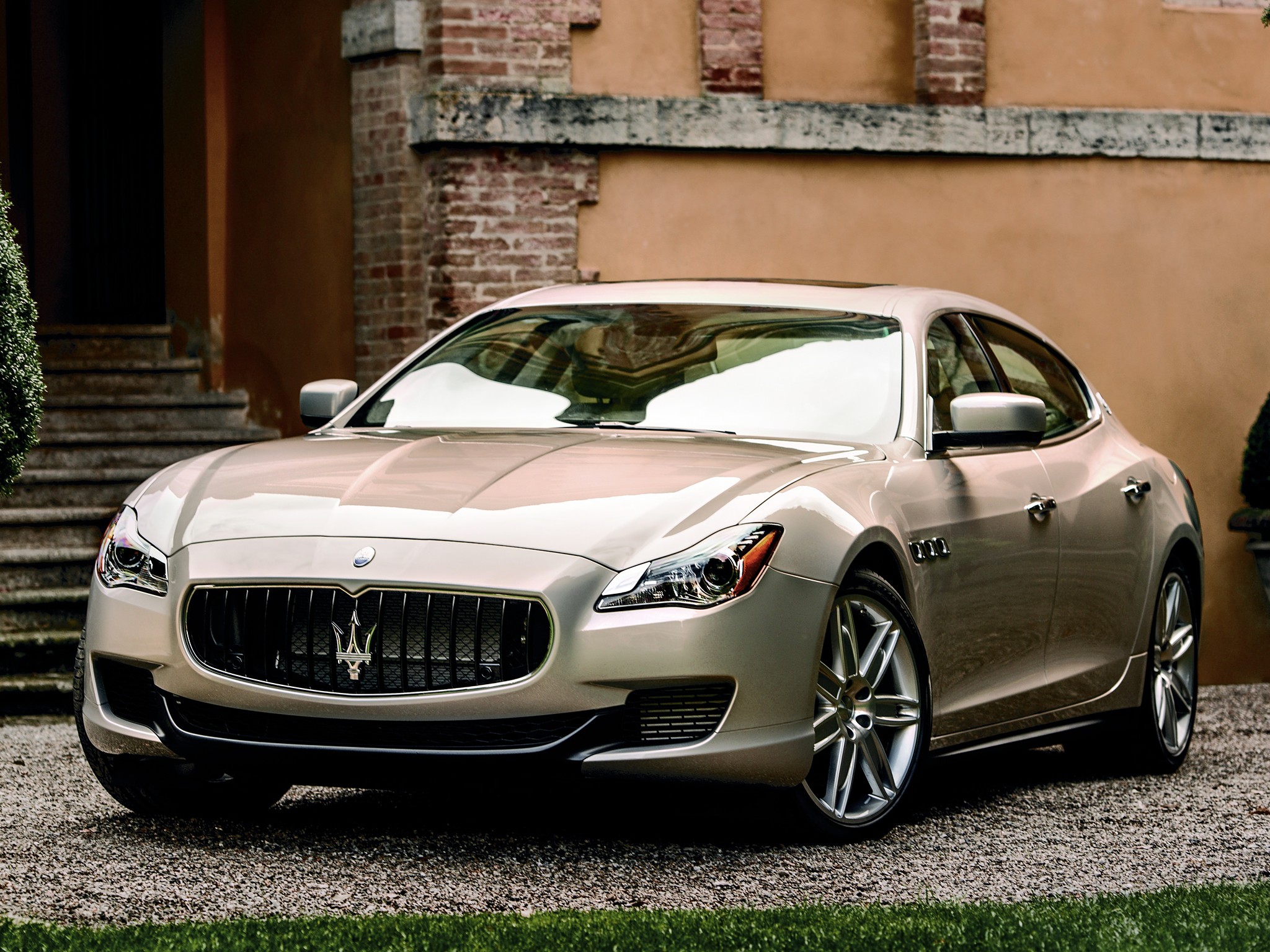 Maserati Quattroporte photo 8
