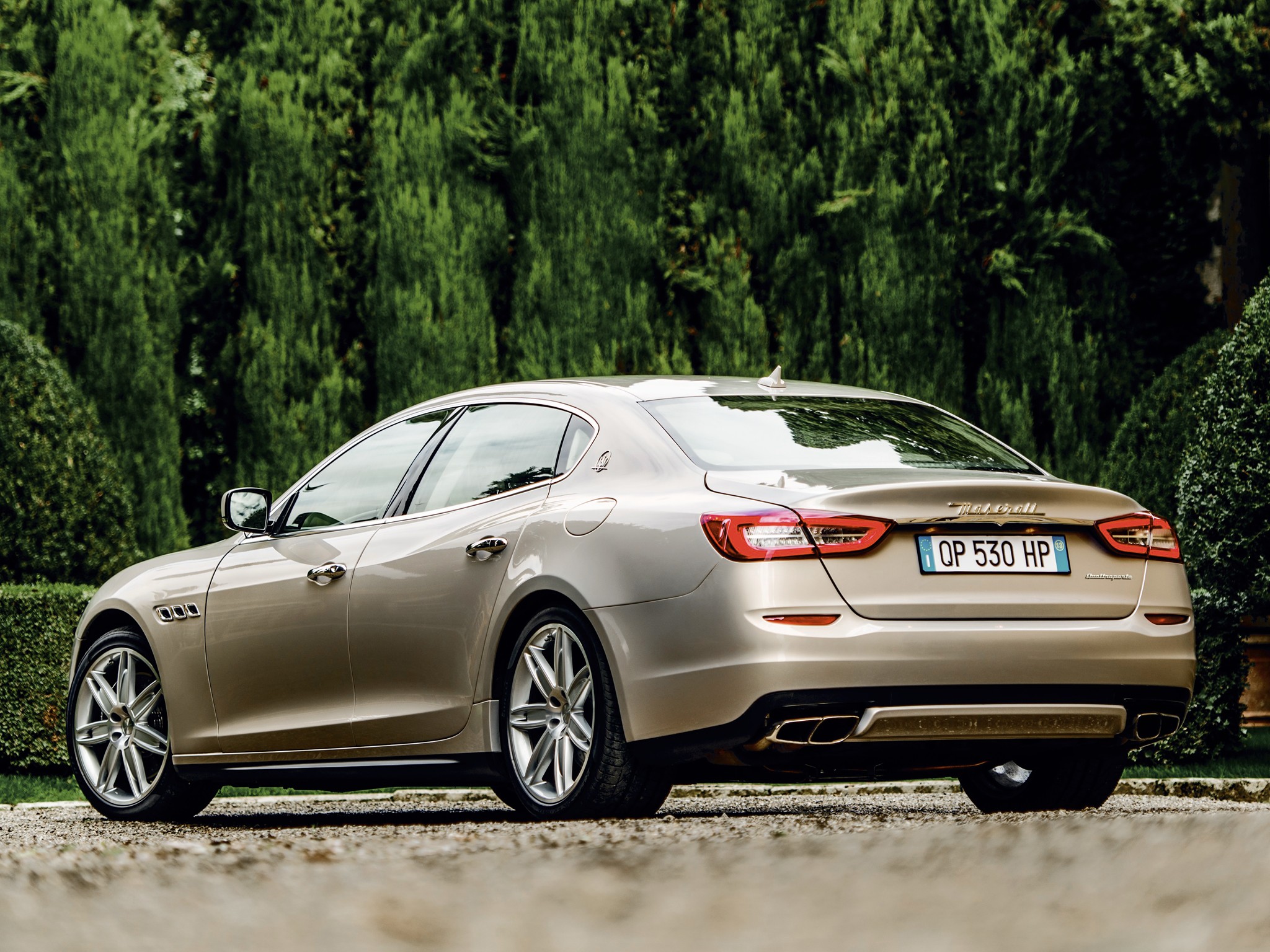 Maserati Quattroporte photo 9