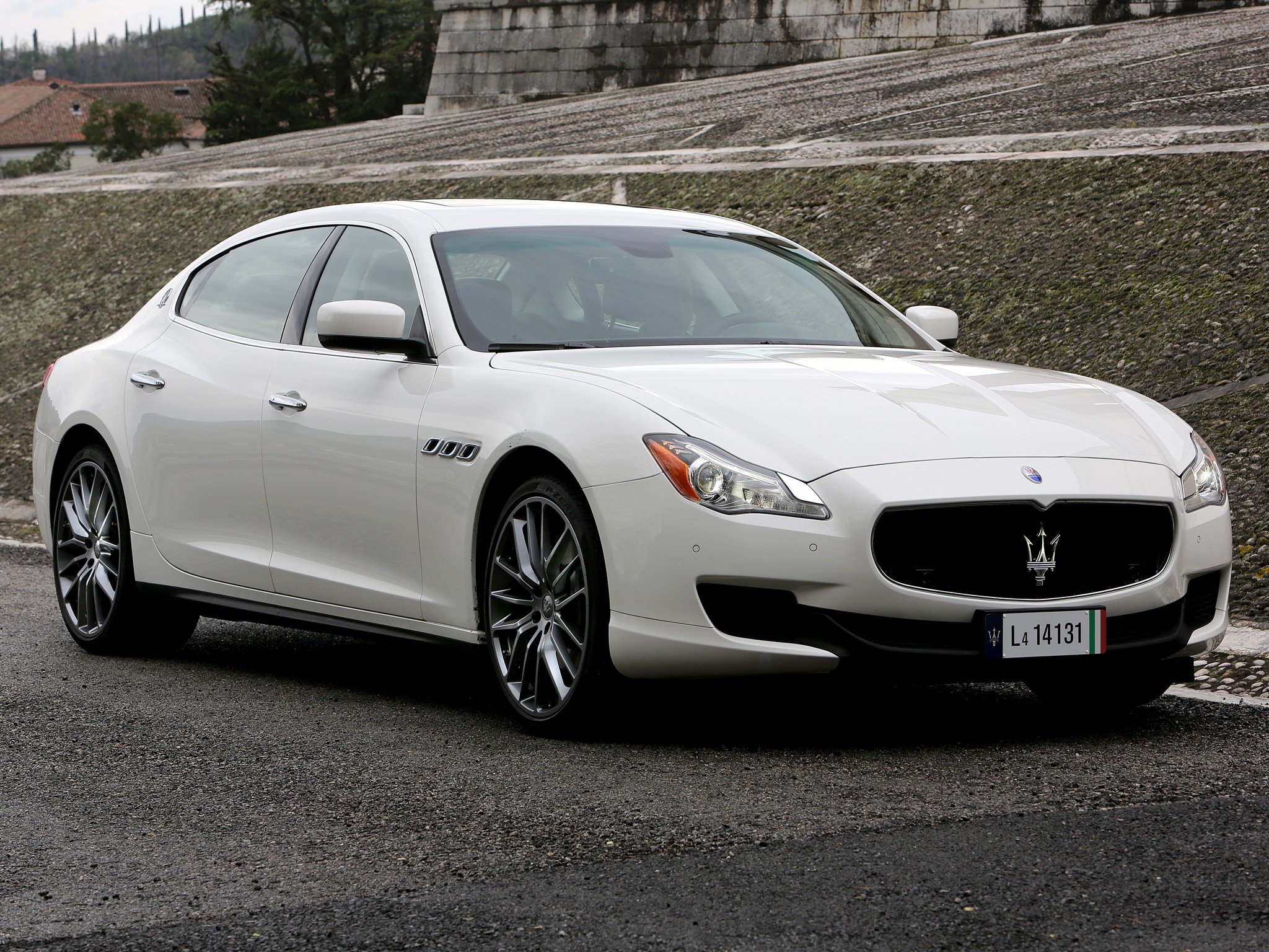 Maserati Quattroporte photo 28
