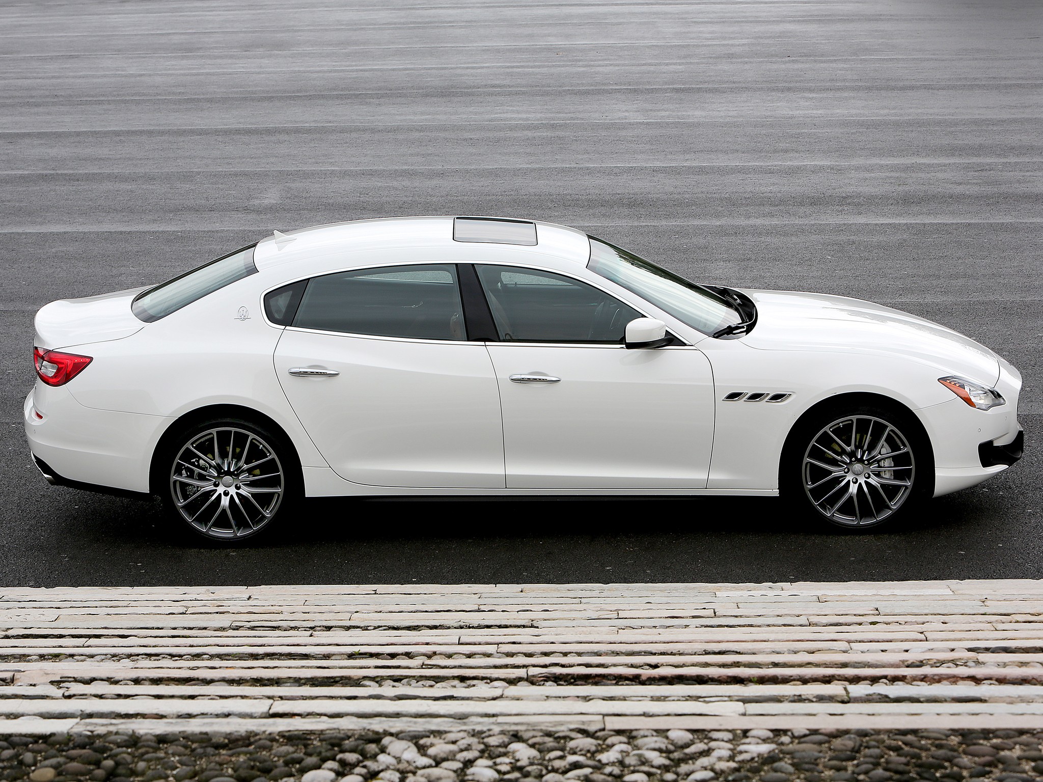 Maserati Quattroporte photo 30