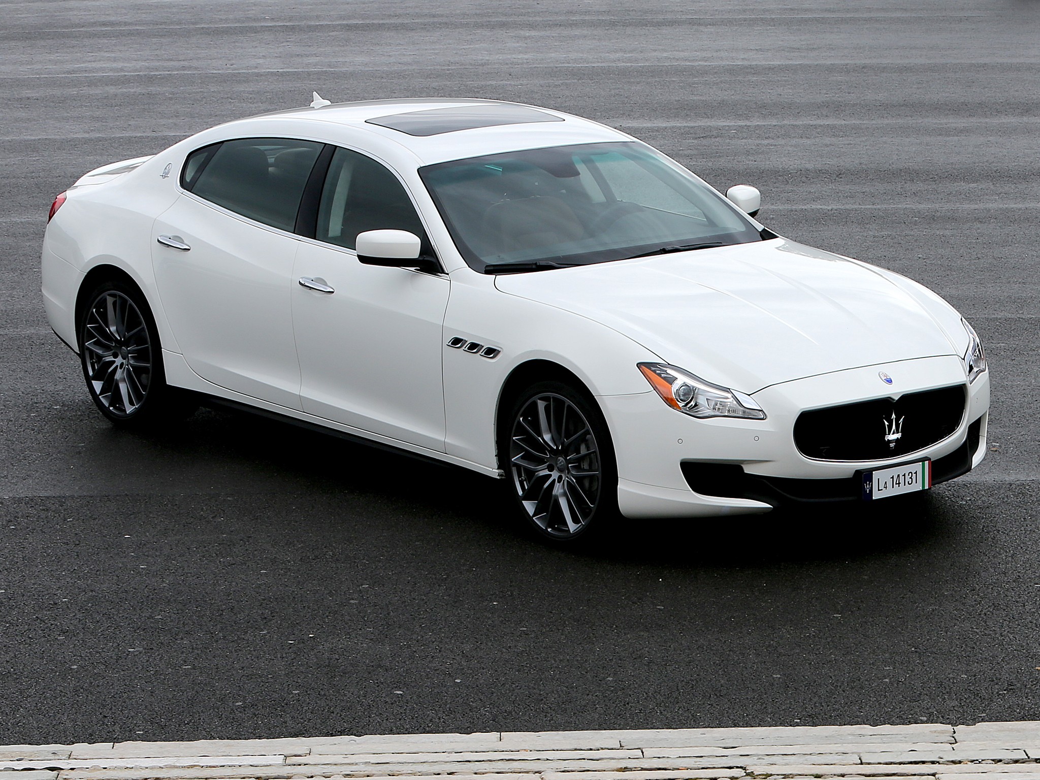 Maserati Quattroporte photo 31