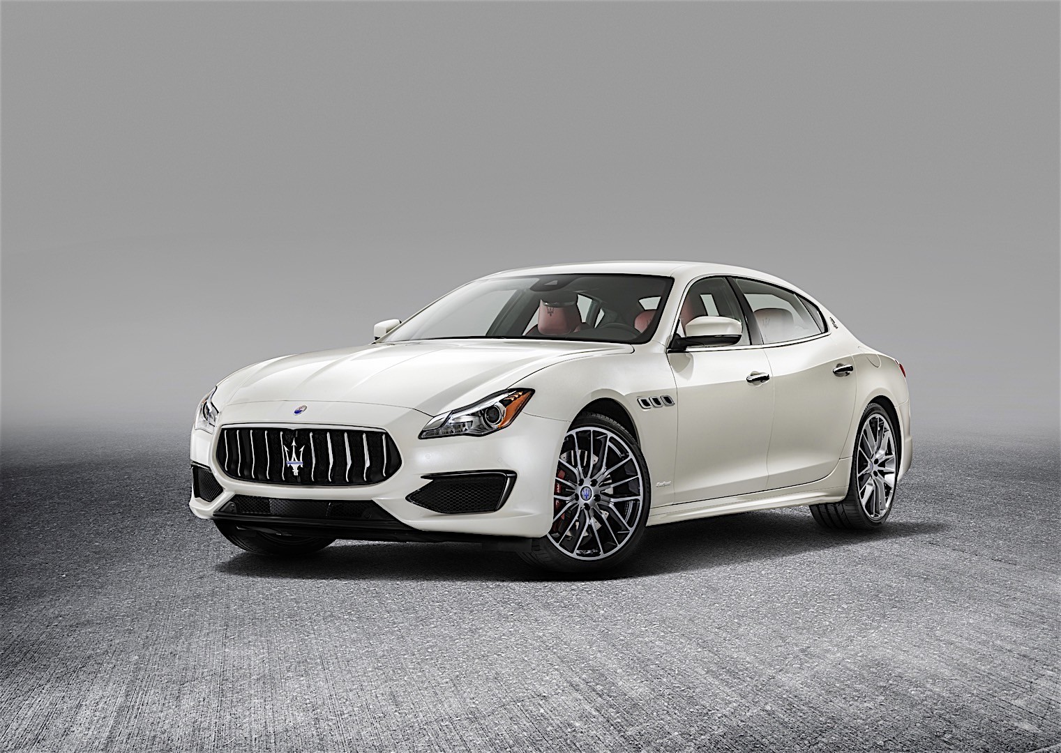 Maserati Quattroporte photo 4