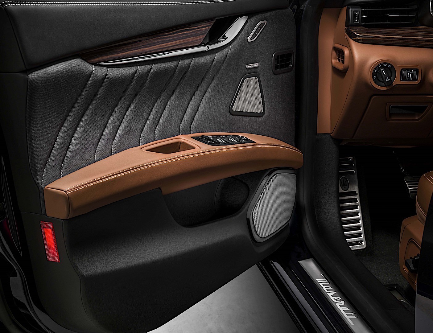 Maserati Quattroporte photo 19