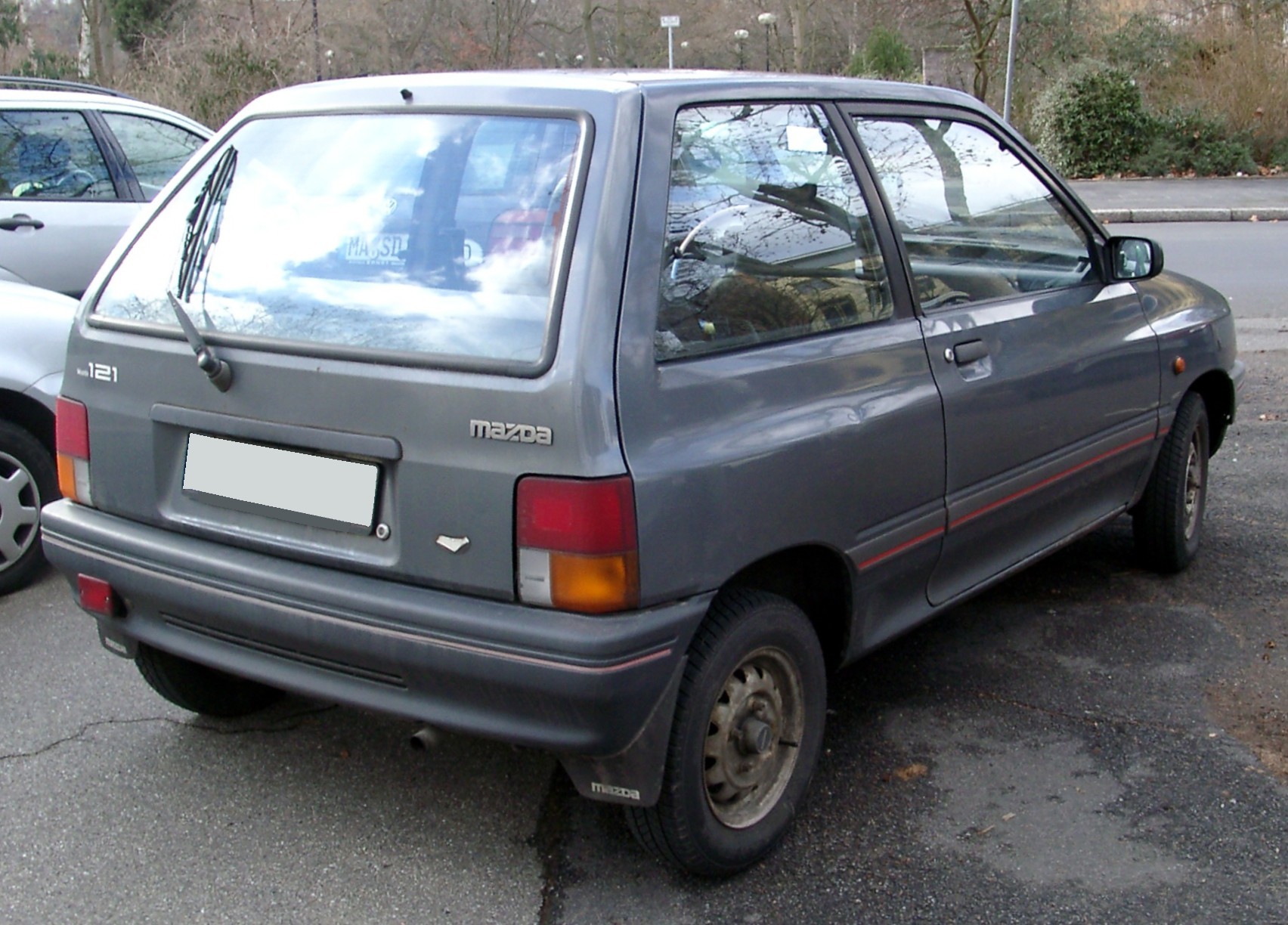 Mazda 121 photo 11
