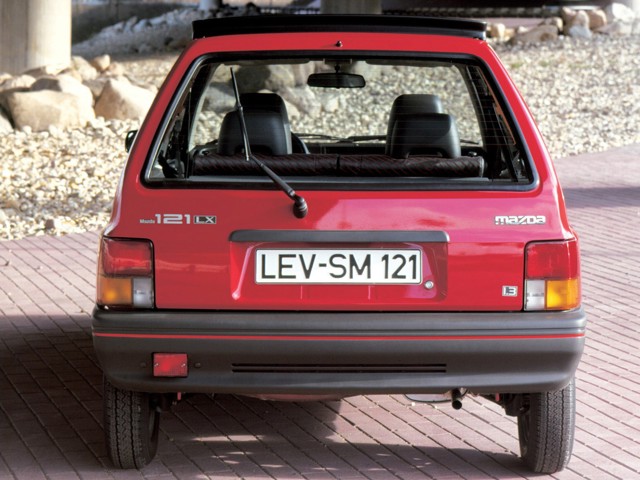 Mazda 121 foto 4