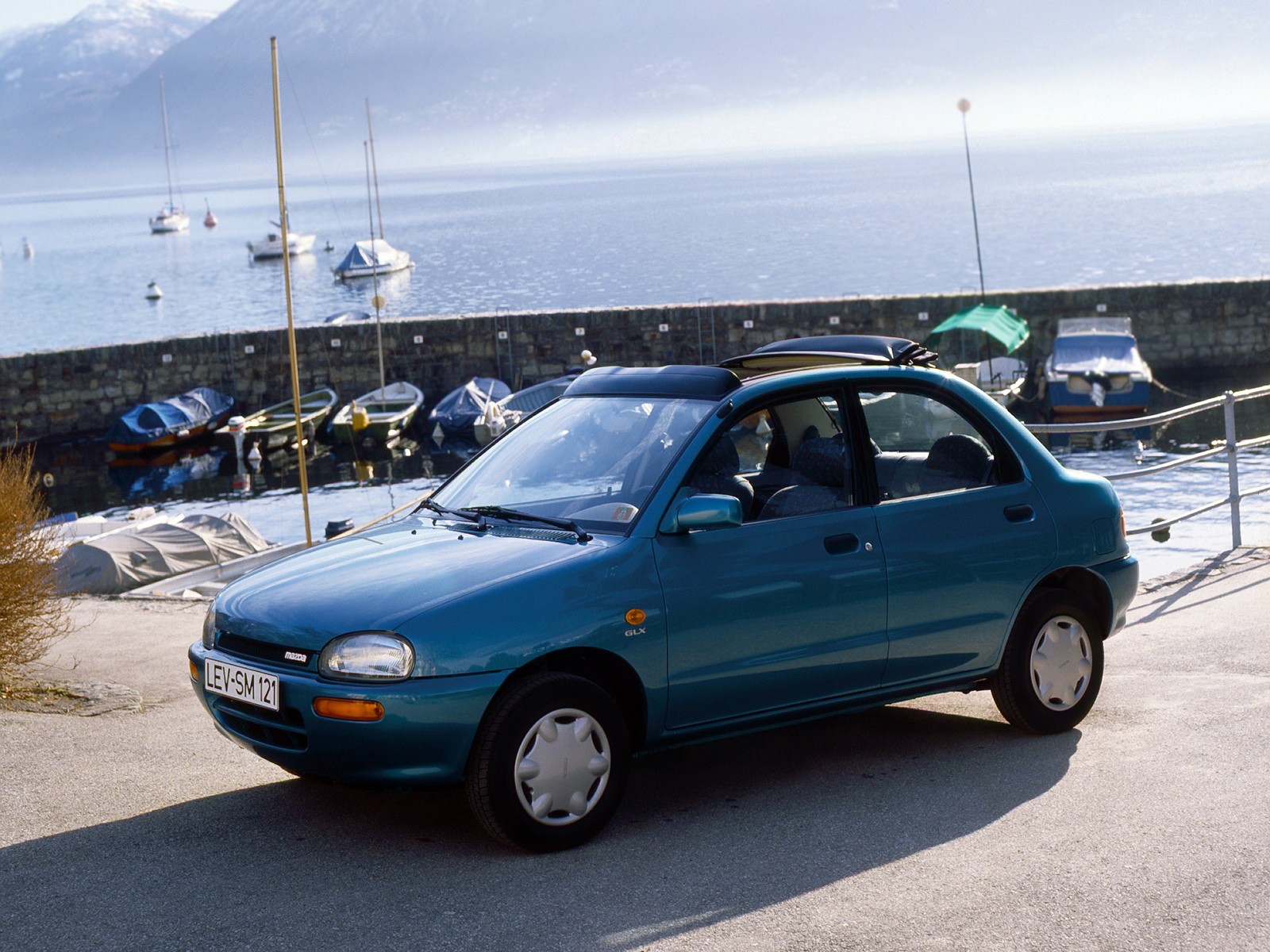 Mazda 121 photo 12