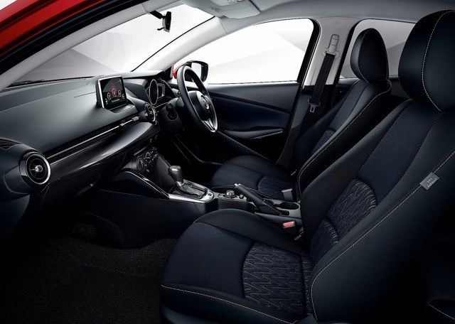 Mazda 2 / Demio photo 38