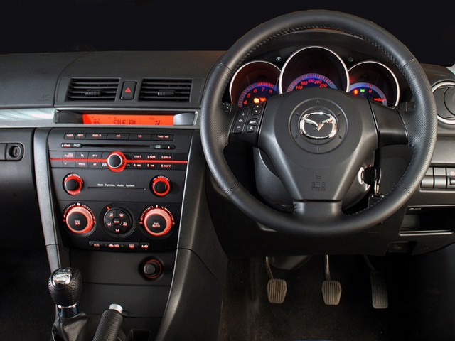 Mazda 3 / Axela Hatchback photo 52