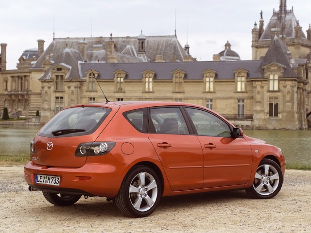 Mazda 3 / Axela Hatchback photo 24